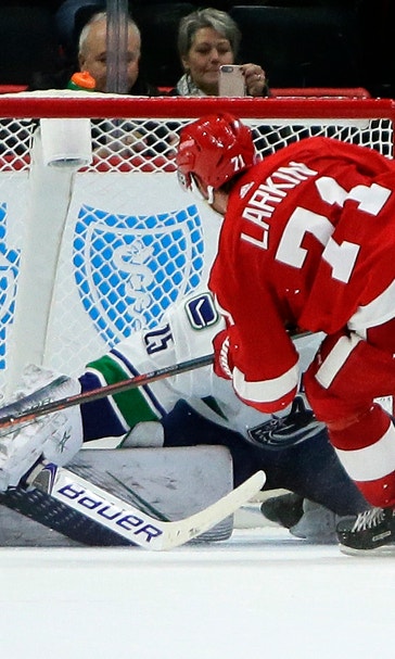 Larkin’s shootout goal gives Red Wings 3-2 win over Canucks